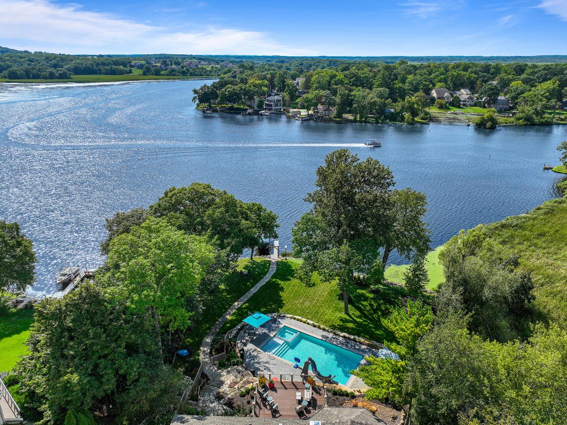6474 Blue Heron Pointe Dr, Waterford, WI 53185