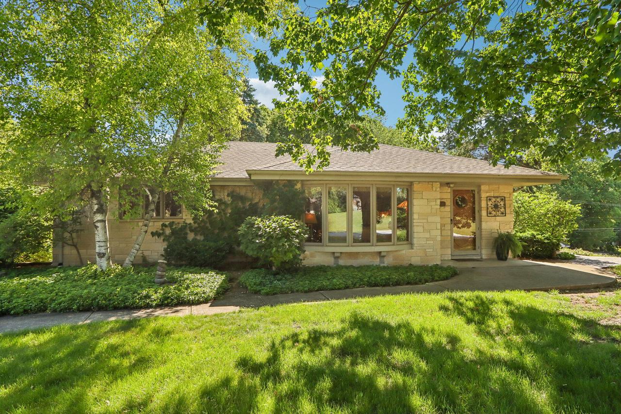780 Michael Dr, Brookfield, WI 53045