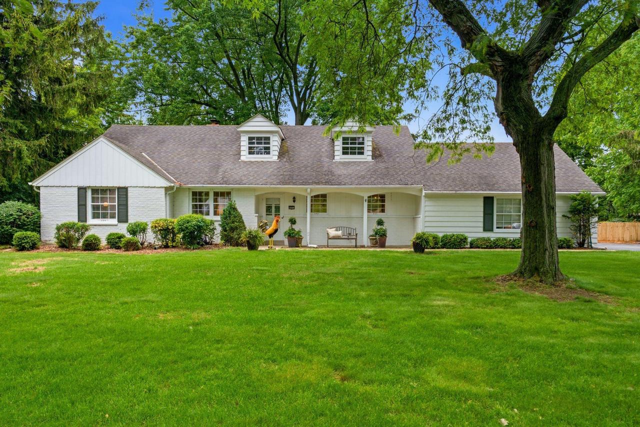 8921 N Lake Dr, Bayside, WI 53217