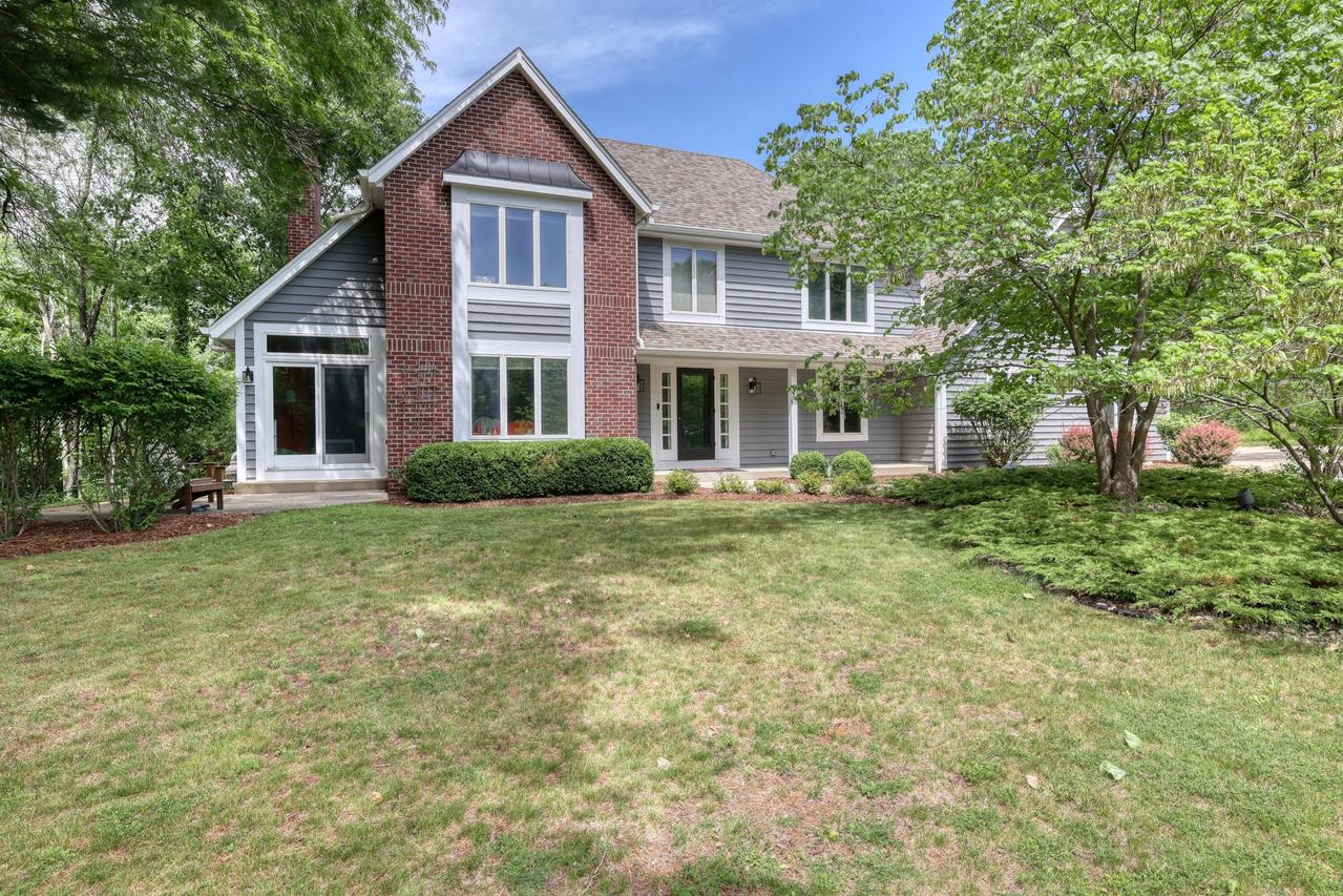 1248 N Lost Woods Rd, Summit, WI 53066