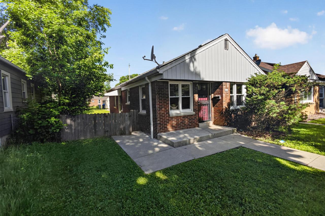 5019 N 24th St, Milwaukee, WI 53209