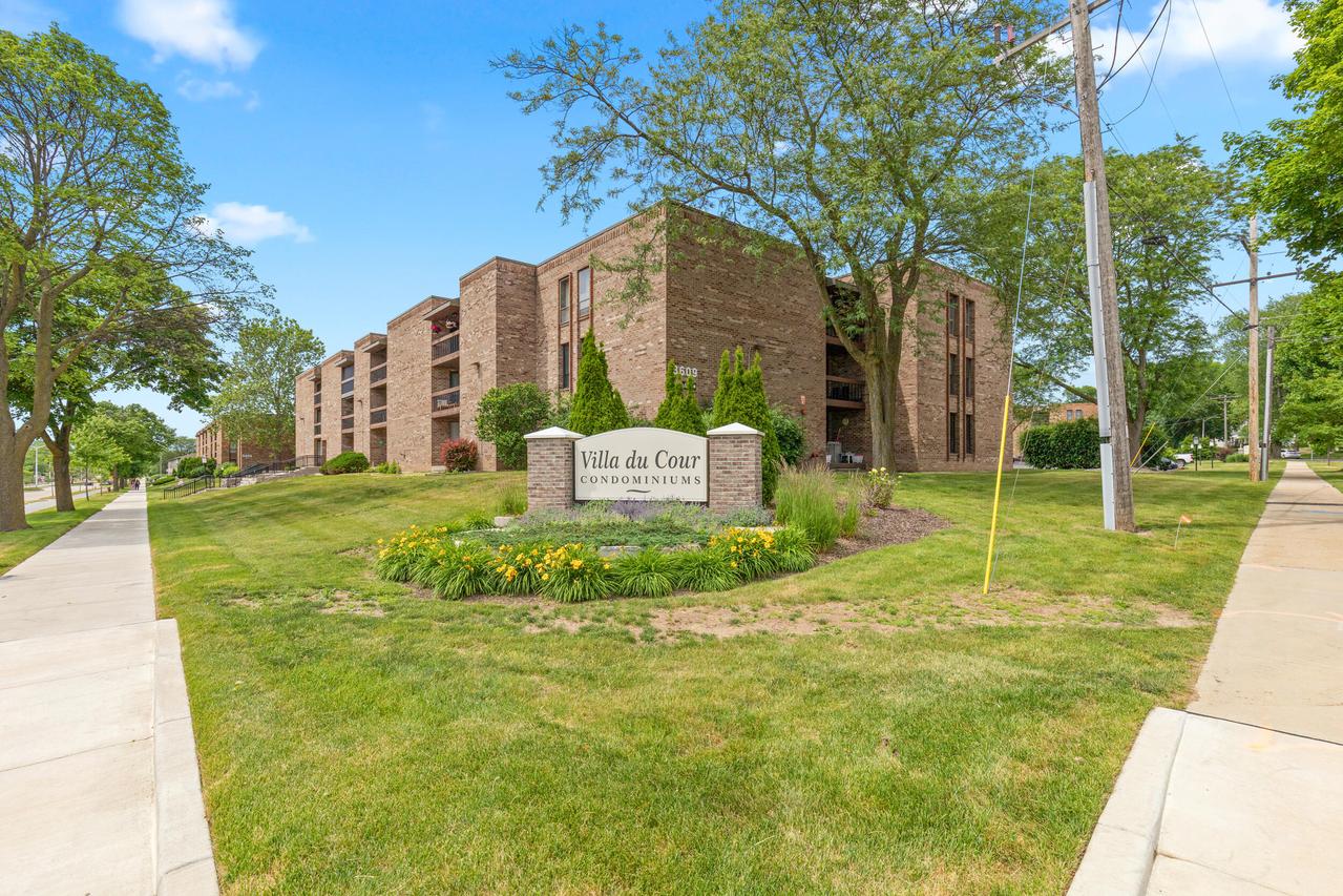 3609 N Tucker Pl #205, Milwaukee, WI 53222