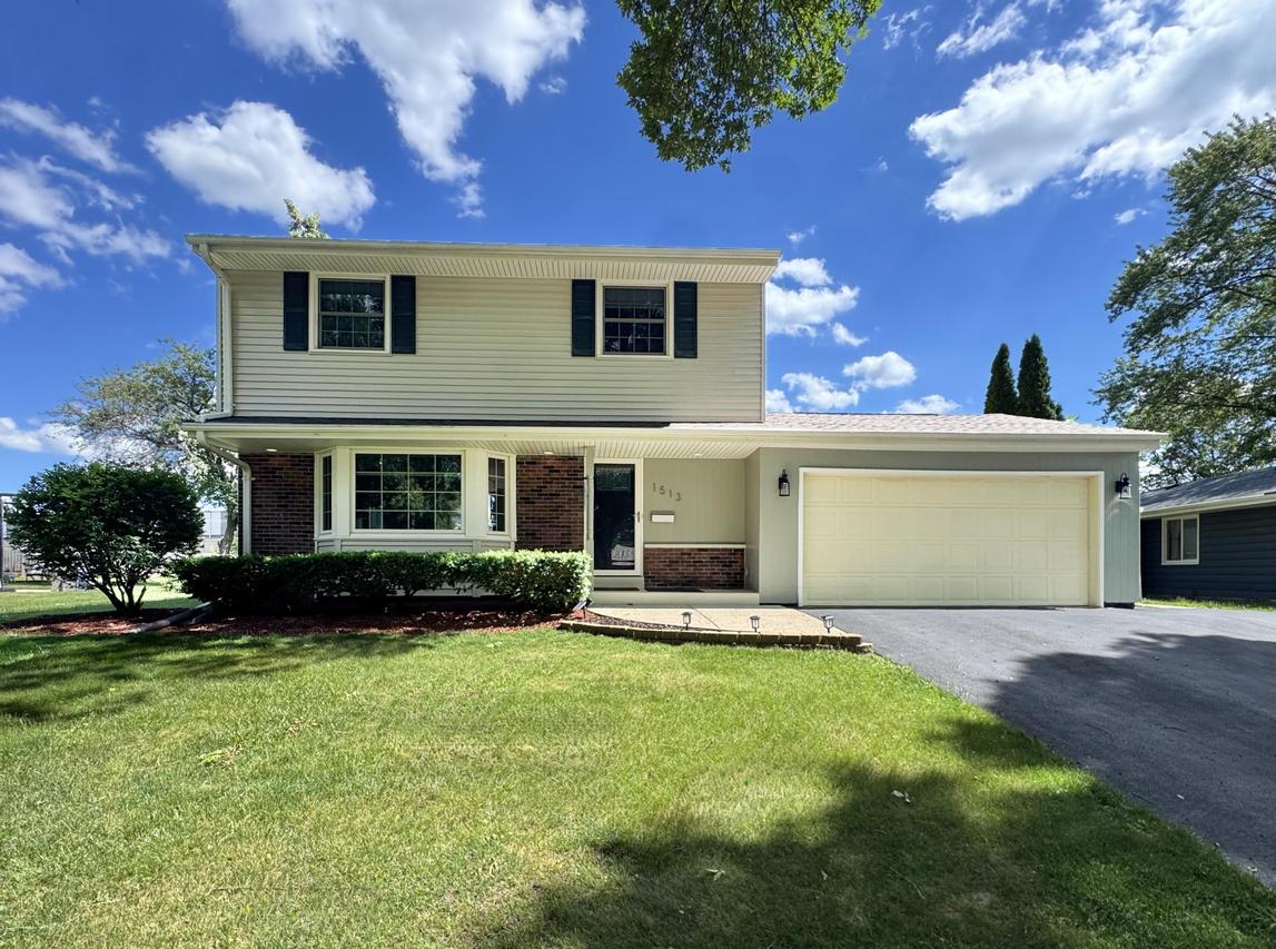 1513 Greenway Ter, Waukesha, WI 53186