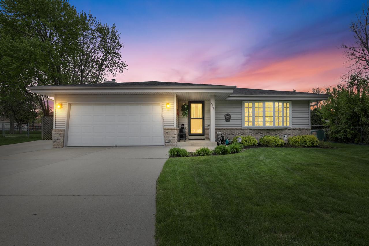 6846 S Juniper Ct, Oak Creek, WI 53154