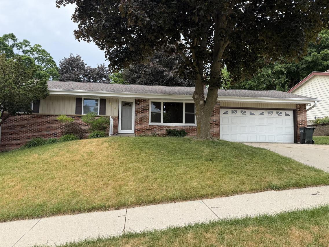 814 Decker Dr, West Bend, WI 53090