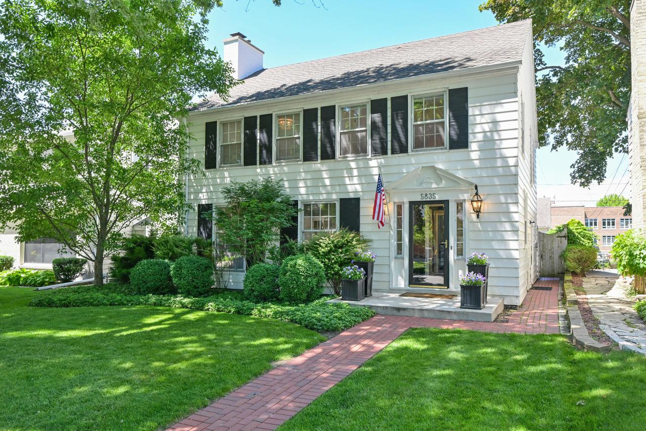 5835 N Lake Dr, Whitefish Bay, WI 53217