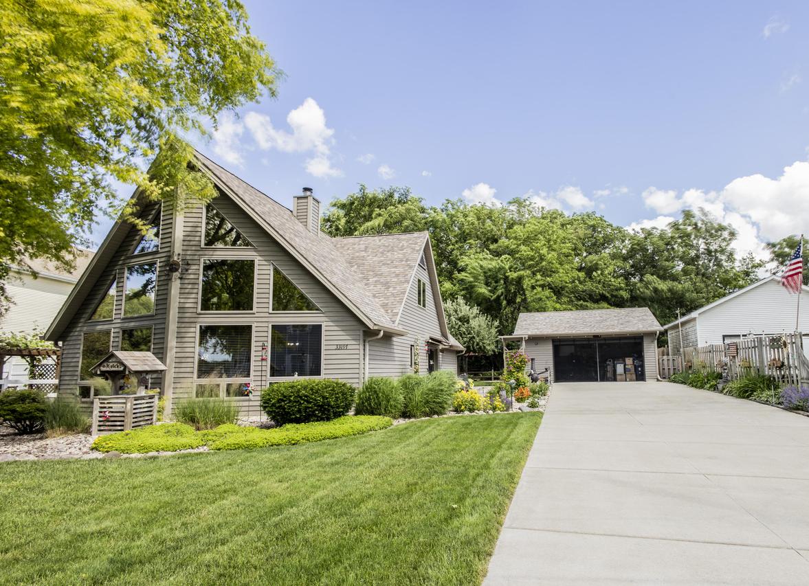 33197 S Lakeshore Dr, Burlington, WI 53105