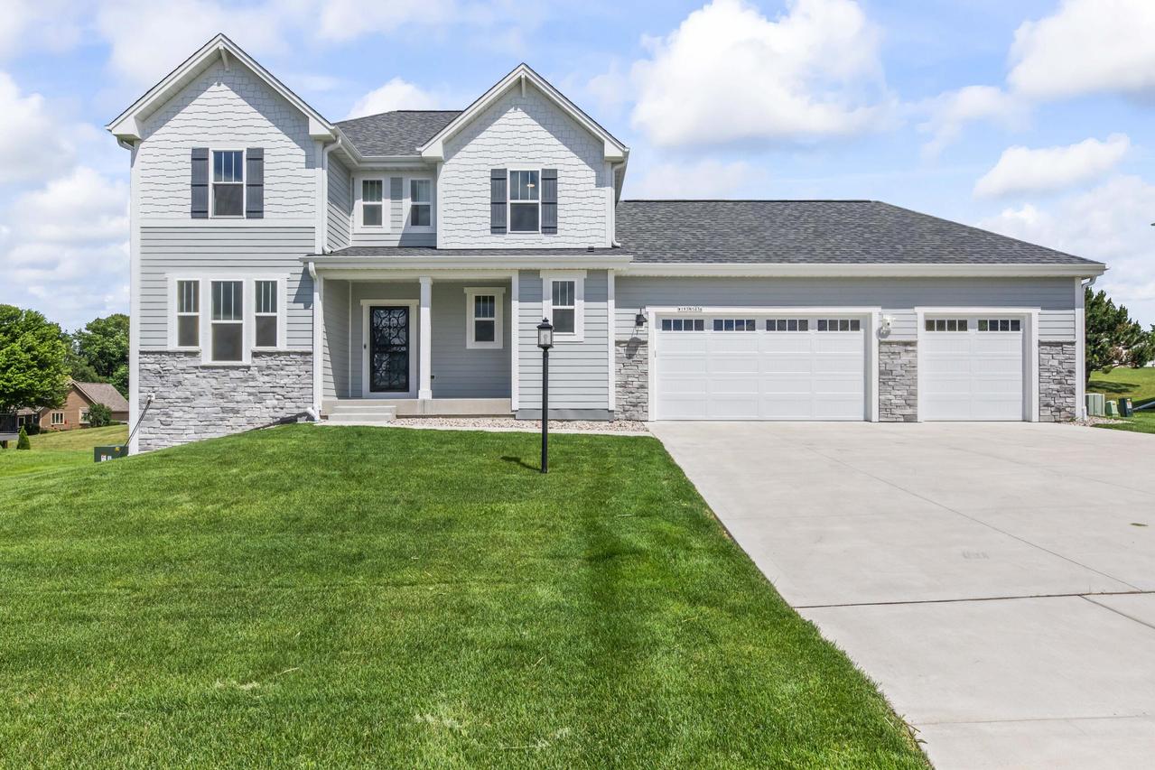 W193N5036 Rosemary Rdg, Menomonee Falls, WI 53051