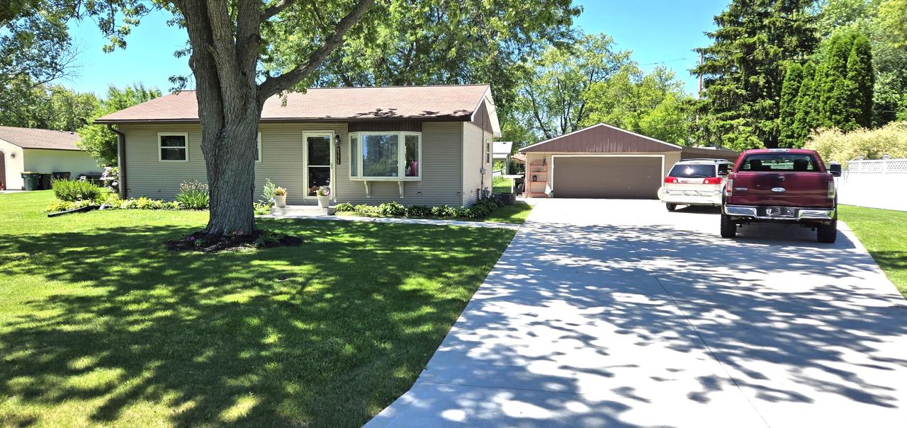 9771 S Austin St, Oak Creek, WI 53154