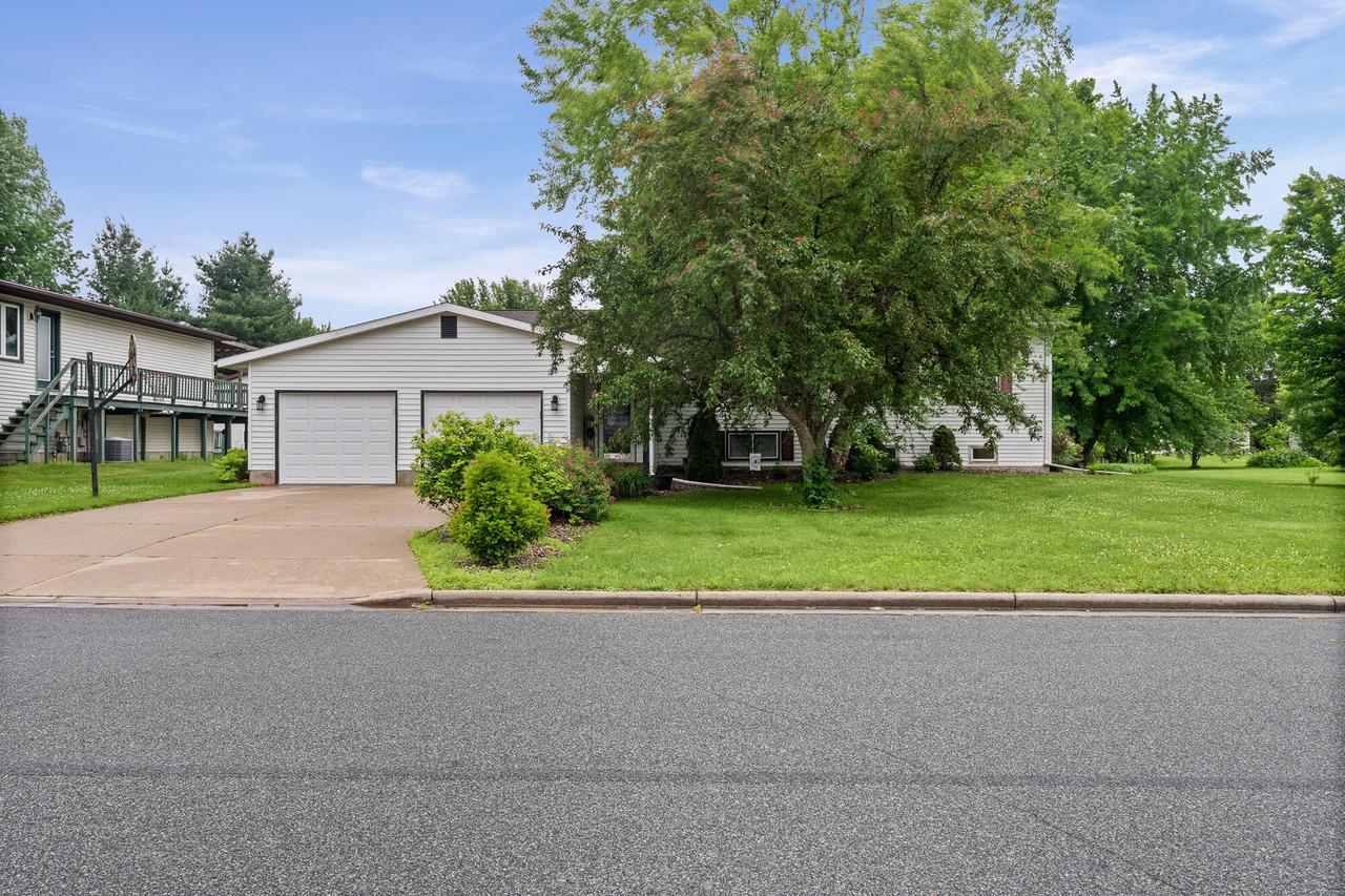 4016 Mary Dr, Onalaska, WI 54650