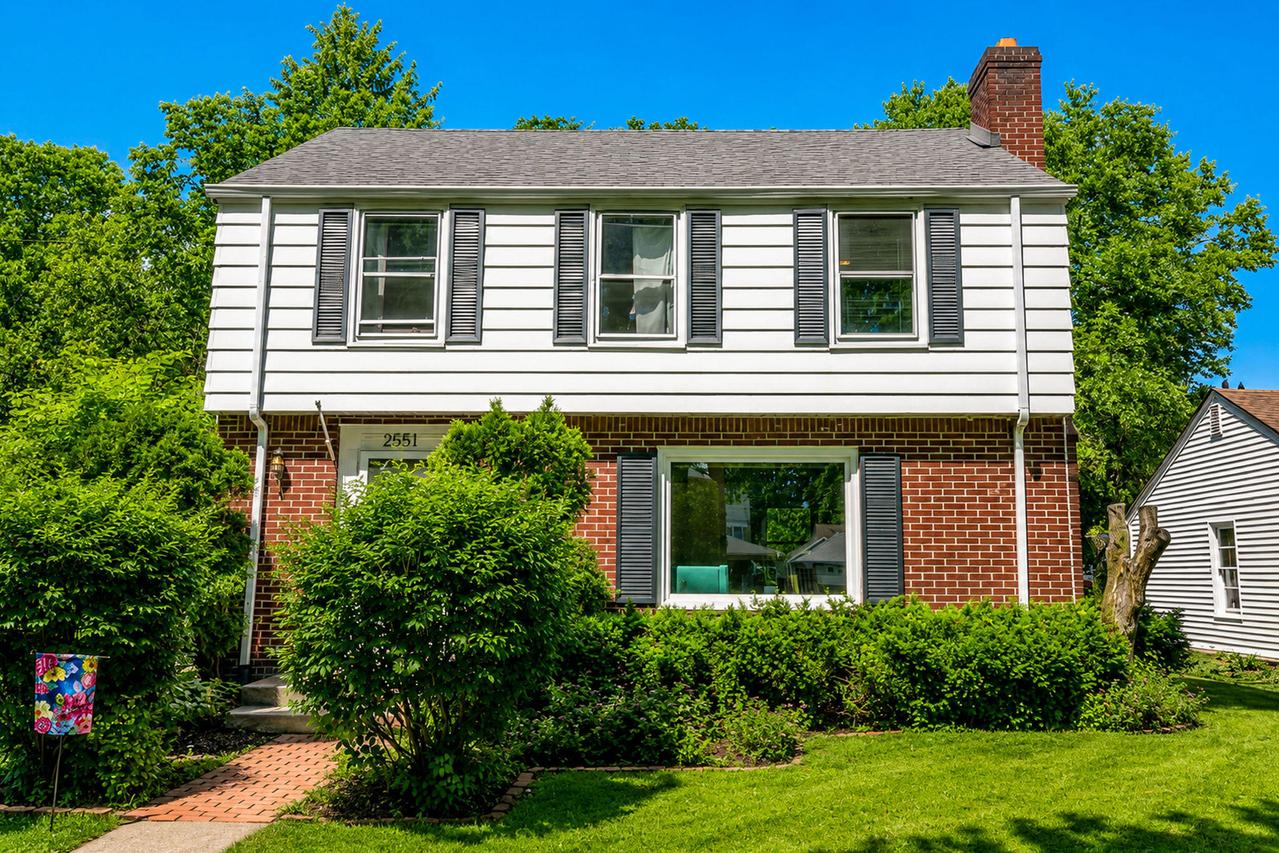 2551 N 94th St, Wauwatosa, WI 53226
