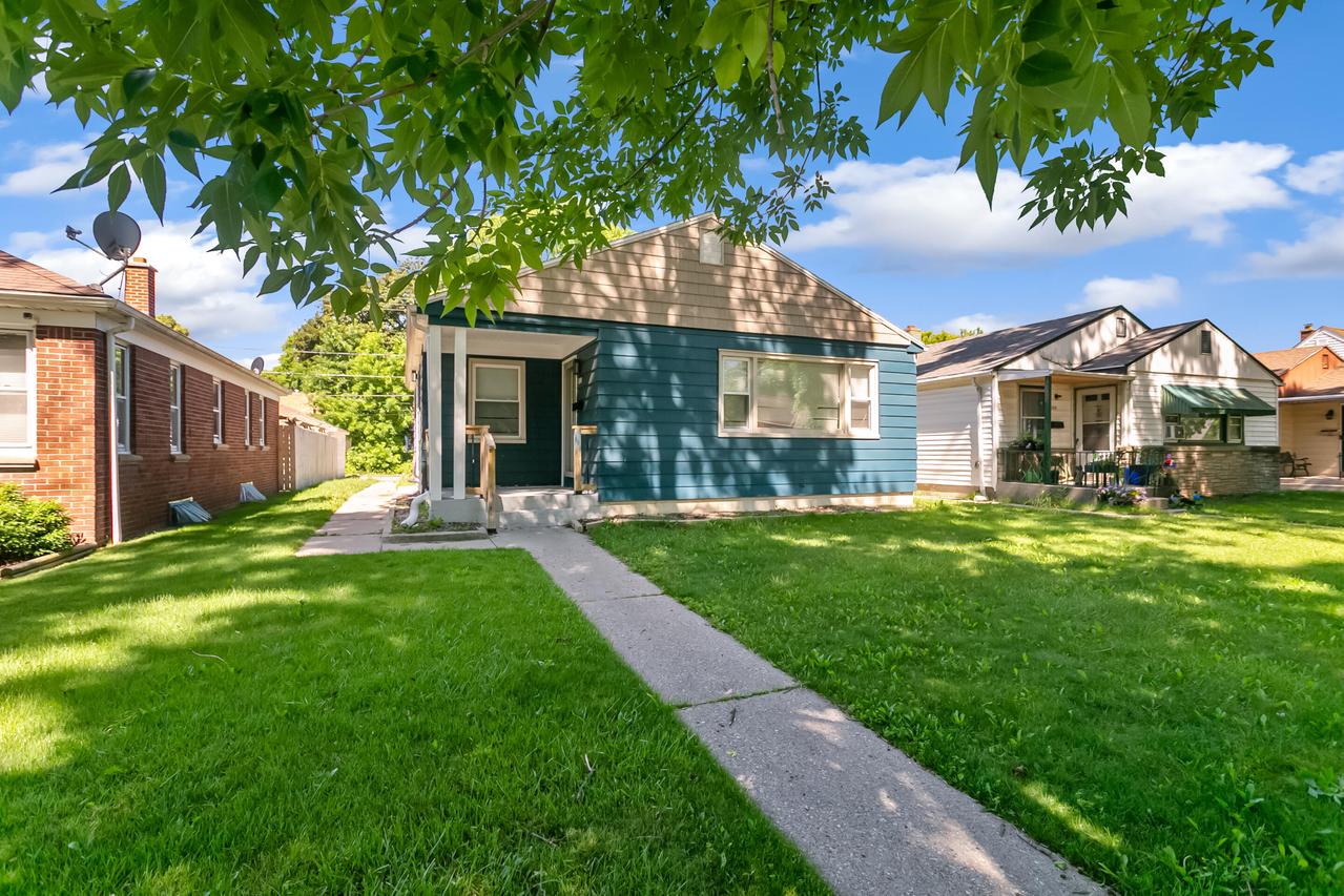 5033 N 24th St, Milwaukee, WI 53209