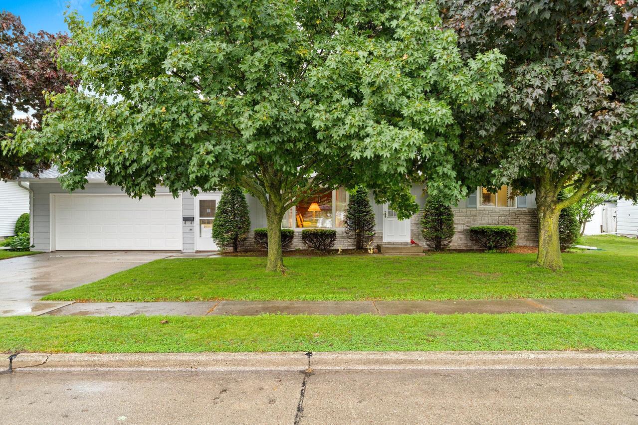 1619 Miriam Rd, Manitowoc, WI 54220
