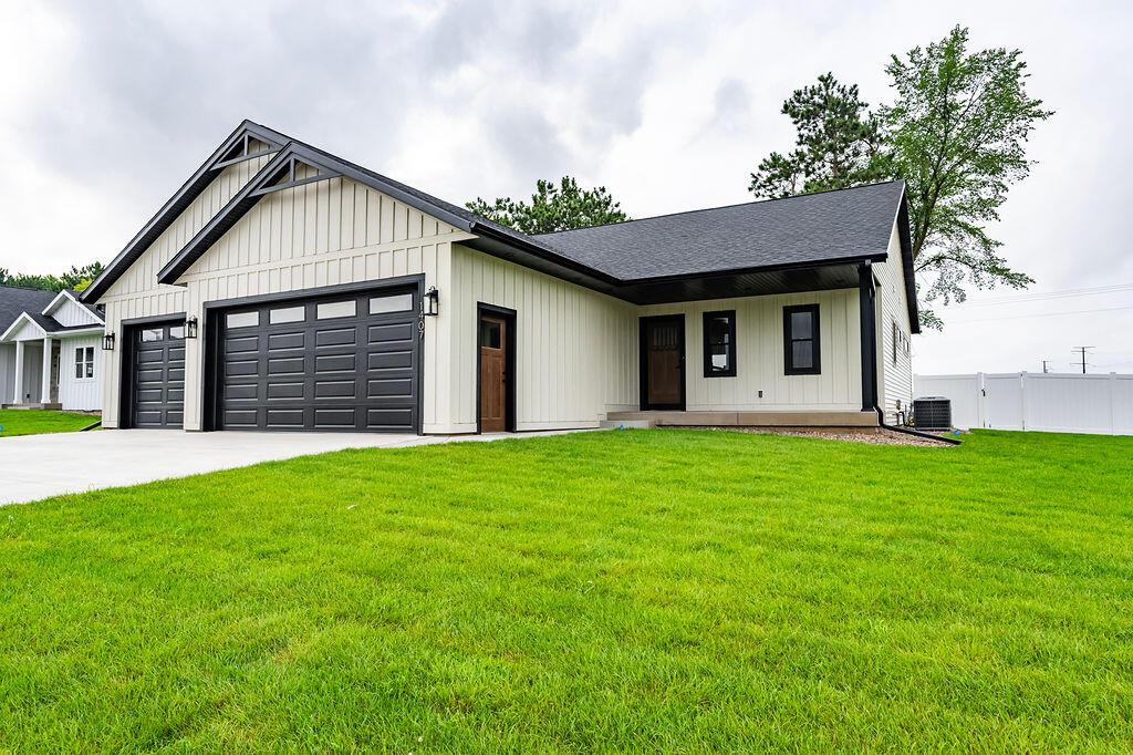 1407 Herb Ln, Holmen, WI 54636