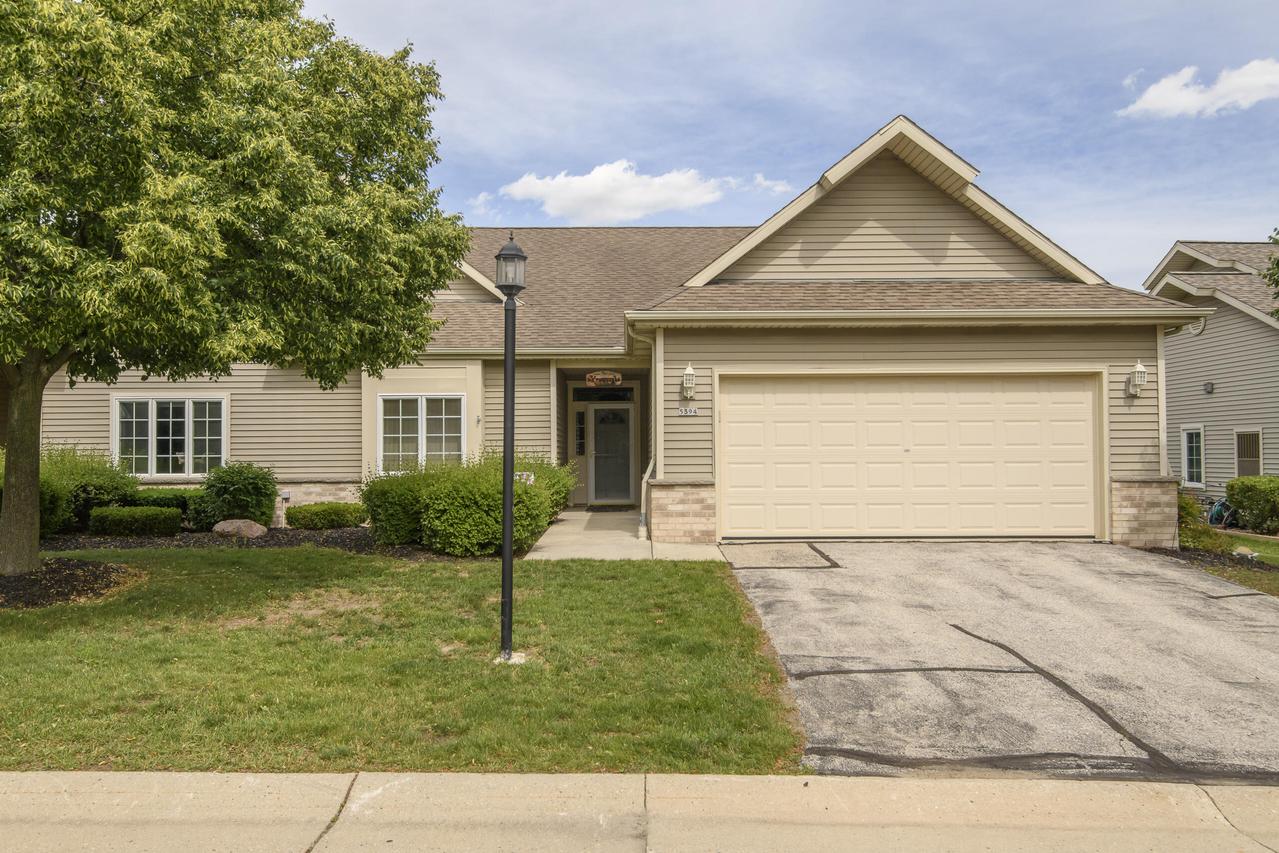 5394 S Butterfield Way, Greenfield, WI 53221