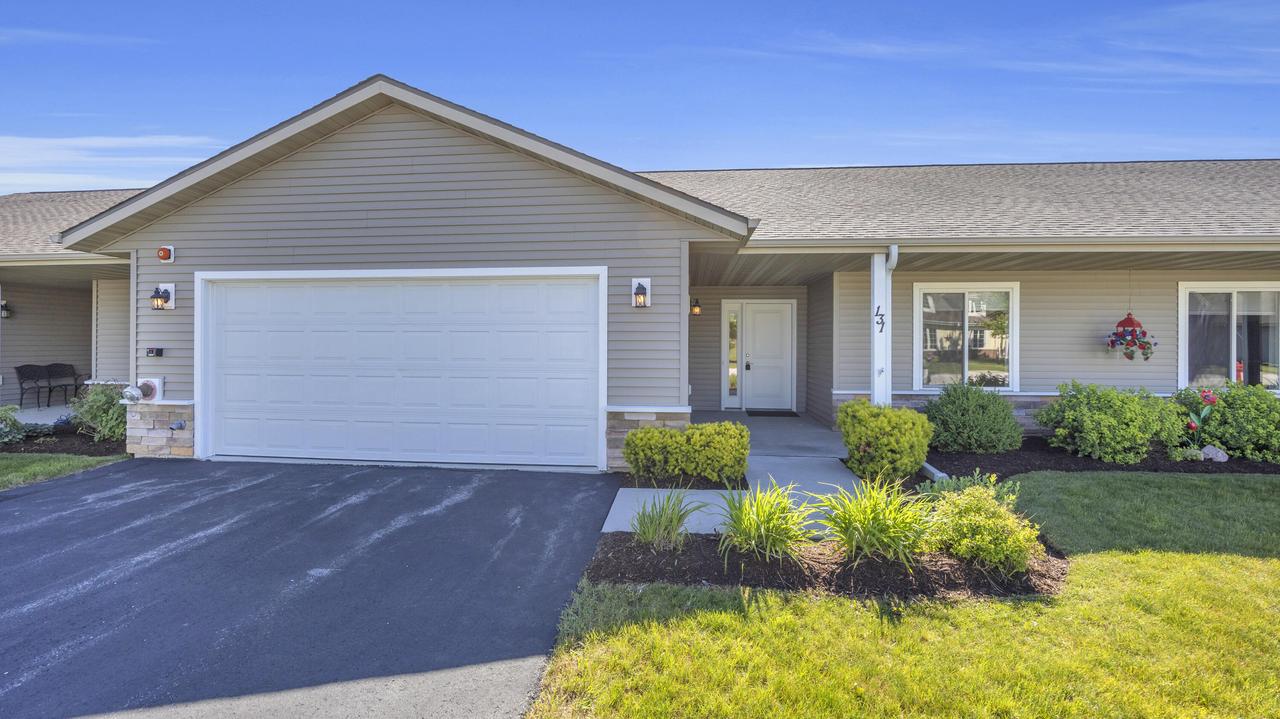 131 Sarahs Way, Sheboygan Falls, WI 53085