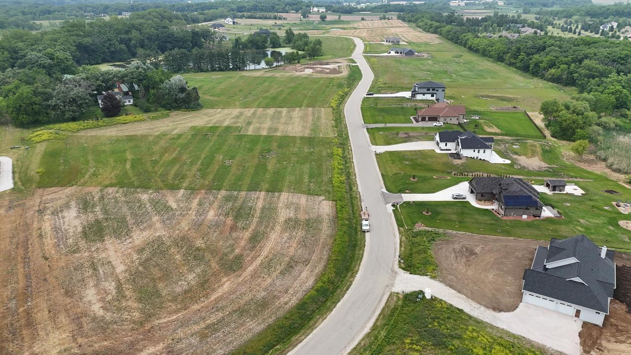 440 Beere Ln, Rochester, WI 53105
