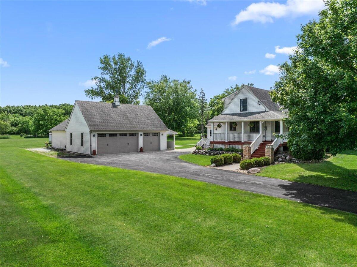 N104W16269 Donges Bay Rd, Germantown, WI 53022
