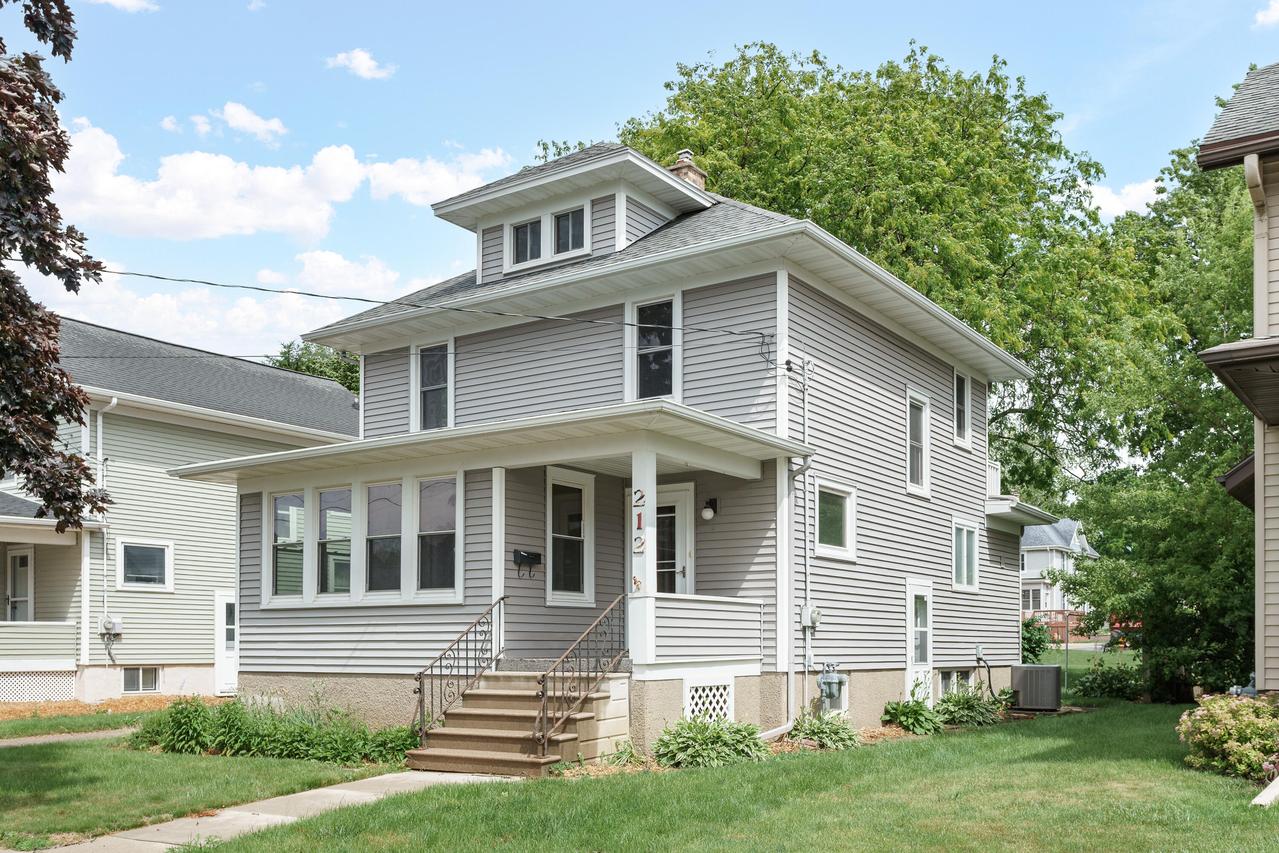 212 James St, Beaver Dam, WI 53916