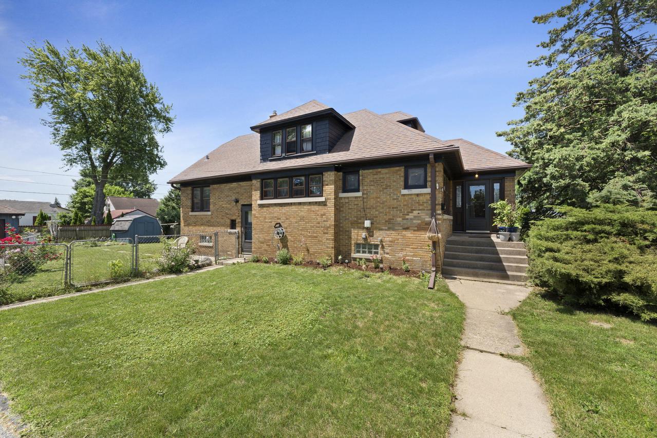 2719 E Holmes Ave, Cudahy, WI 53110
