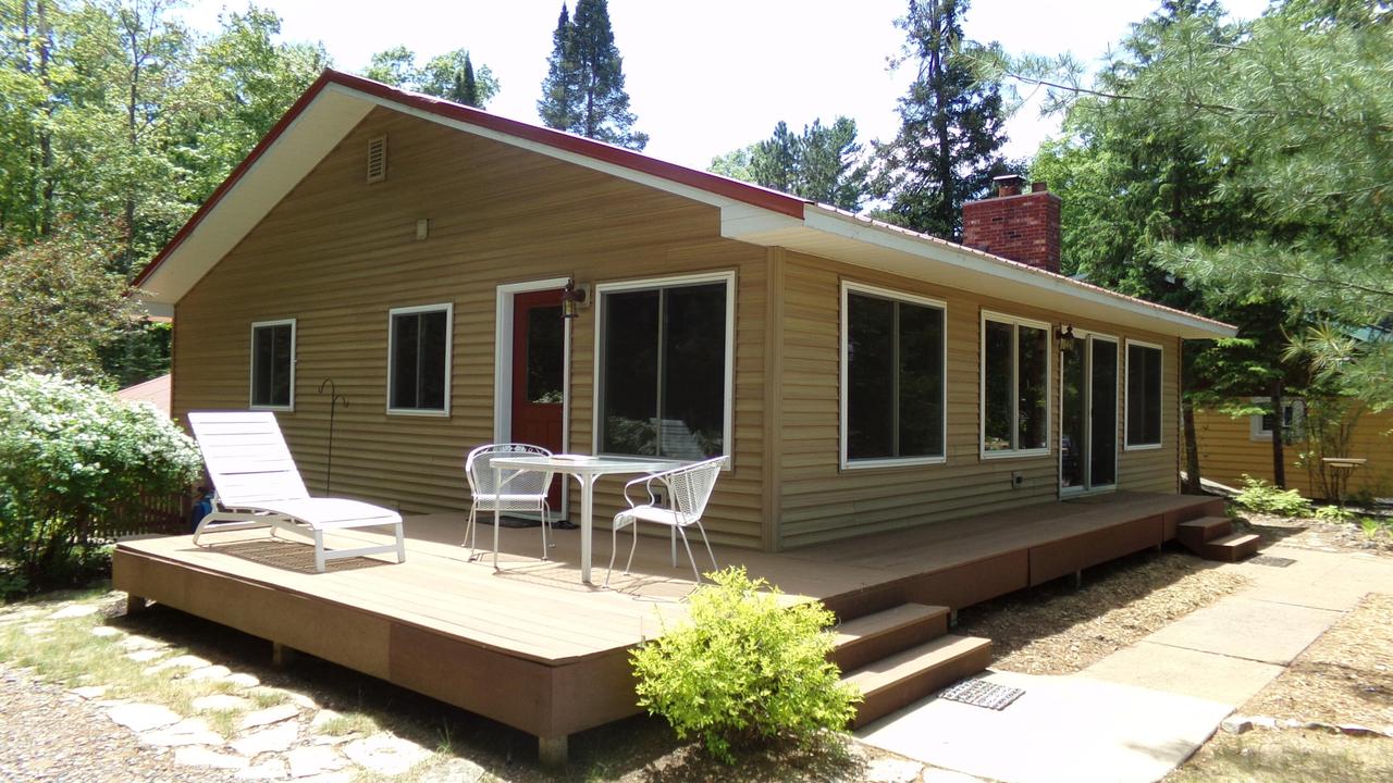 12385 Oak Ln, Riverview, WI 54114