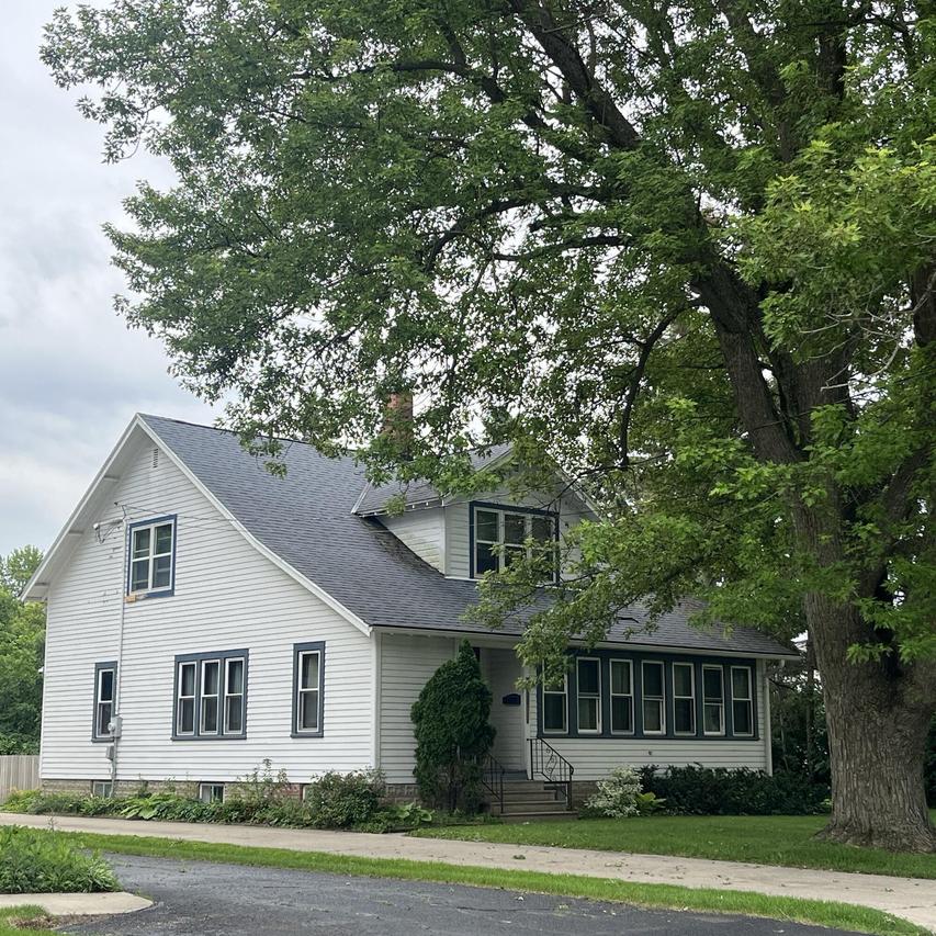 330 Zion St, Hartland, WI 53029