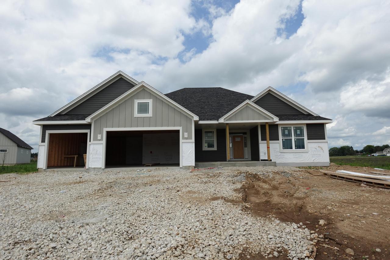 N80W27710 Meadow Bliss Dr, Lisbon, WI 53029