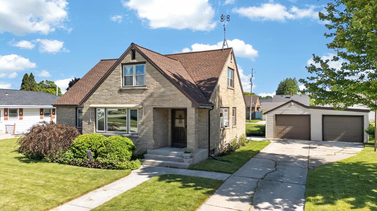 2114 Arizona Ave, Sheboygan, WI 53081