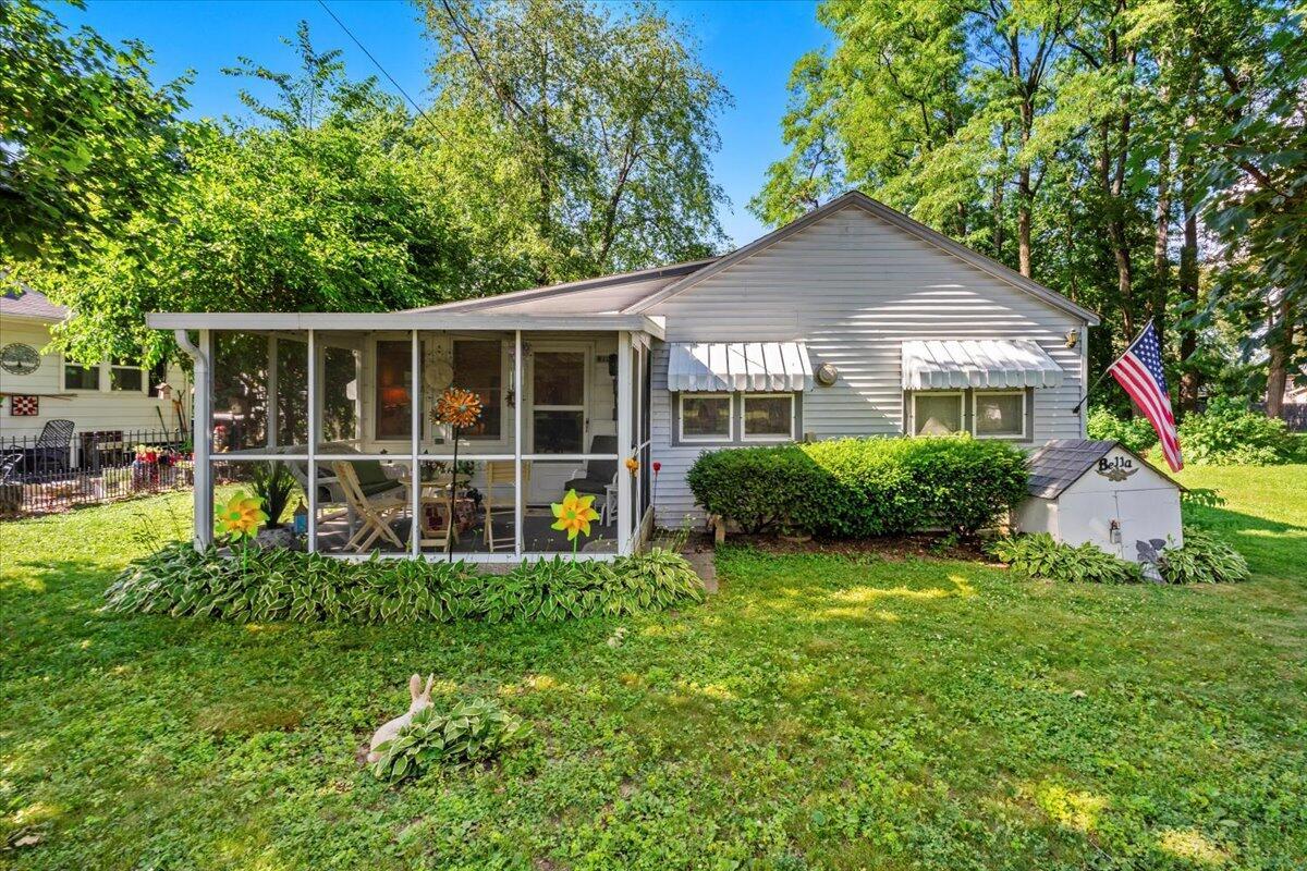 W1044 Anemone Rd, Bloomfield, WI 53128