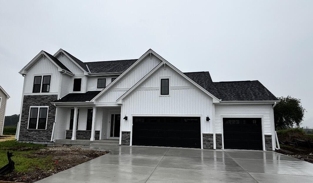 1722 Switchgrass St, Oconomowoc, WI 53066