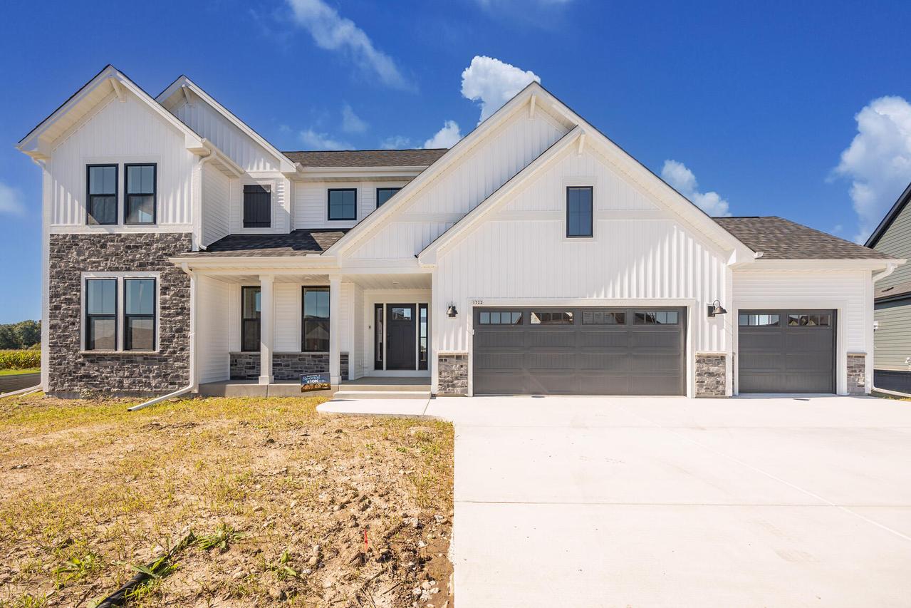 1722 Switchgrass St, Oconomowoc, WI 53066