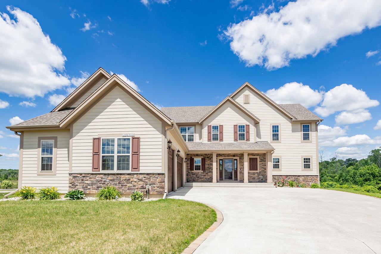 N88W18648 Duke Ct, Menomonee Falls, WI 53051