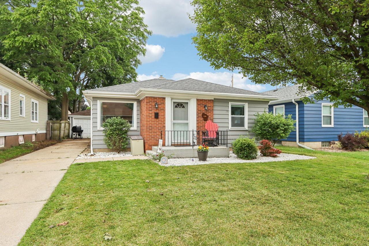 1104 Lathrop Ave, Racine, WI 53405