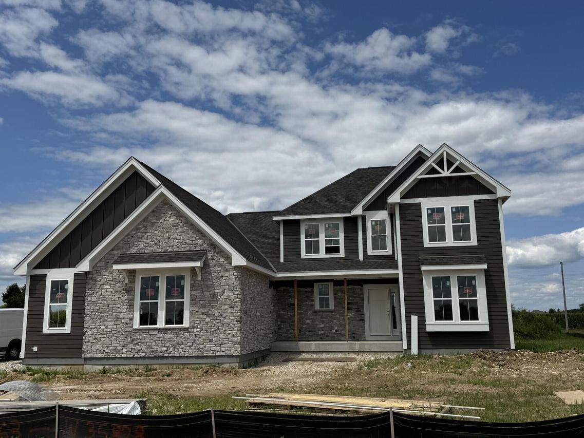 N63W35828 Frederick Dr, Oconomowoc, WI 53066