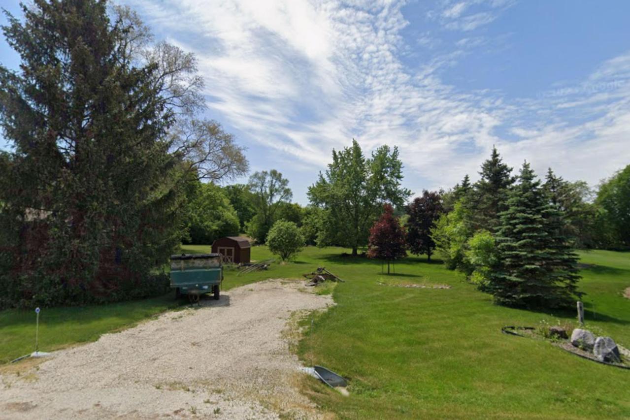 10021 Brookside Dr, Caledonia, WI 53108