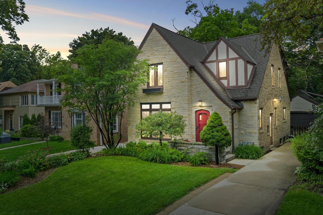 4314 N Ardmore Ave, Shorewood, WI 53211