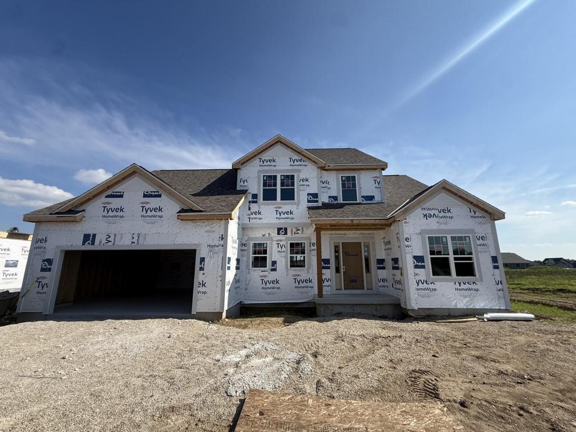 1747 Switchgrass St, Oconomowoc, WI 53066