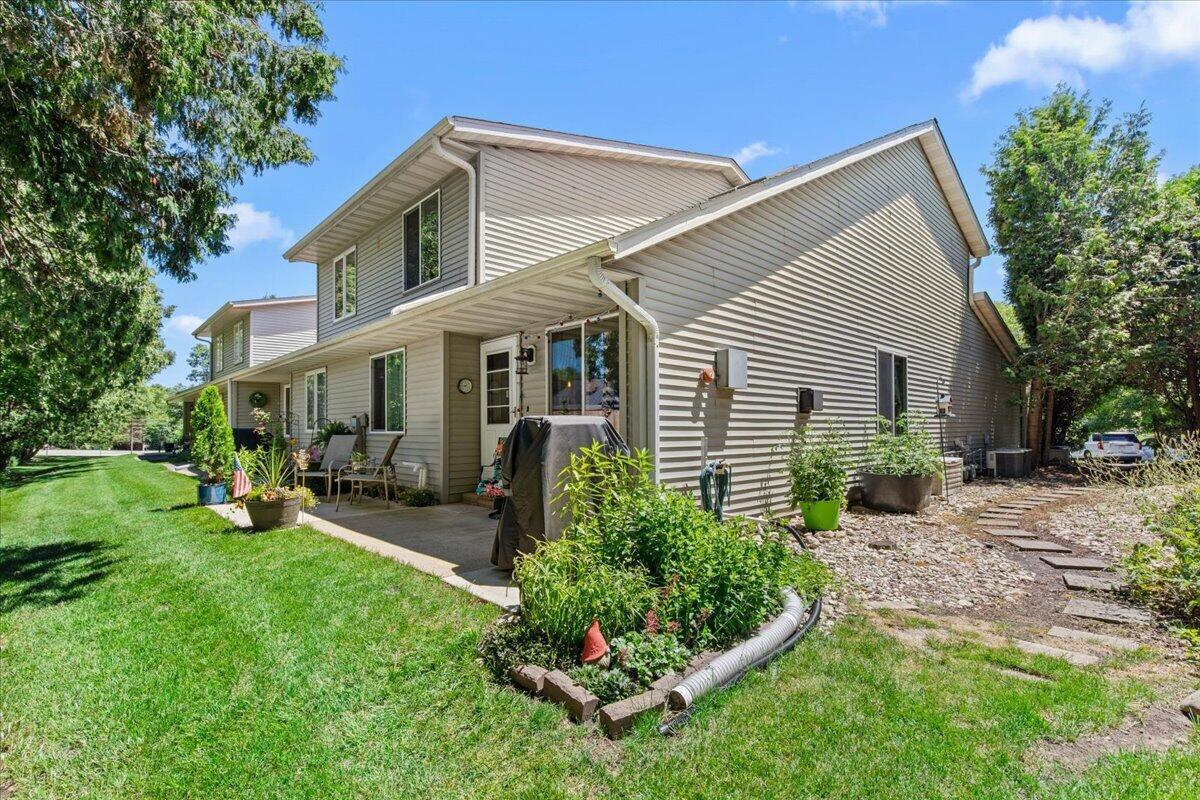 314 S Jefferson St #11, Waterford, WI 53185