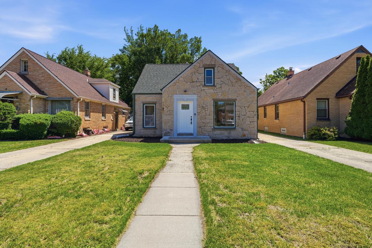 3040 N 76th St, Milwaukee, WI 53222