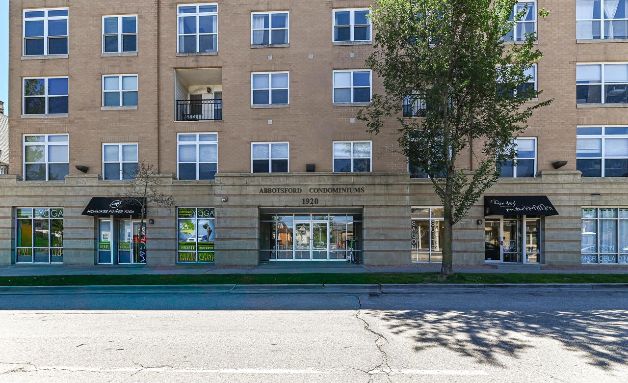 1920 N Farwell Ave #404, Milwaukee, WI 53202