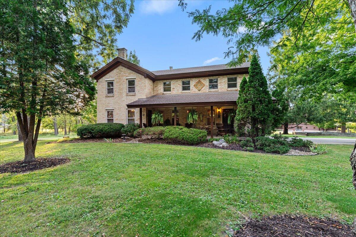 802 S Teut Rd, Burlington, WI 53105