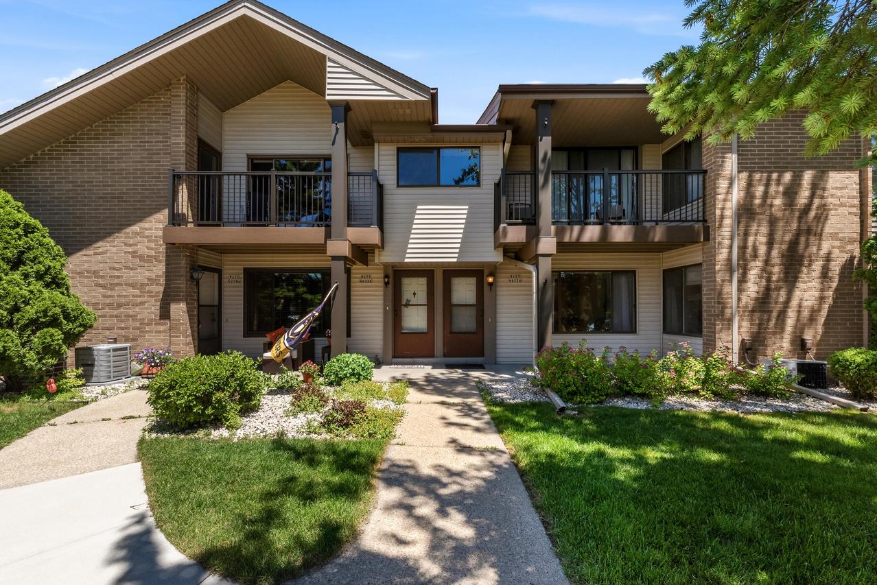 W177N9776 Riversbend Cir, Germantown, WI 53022
