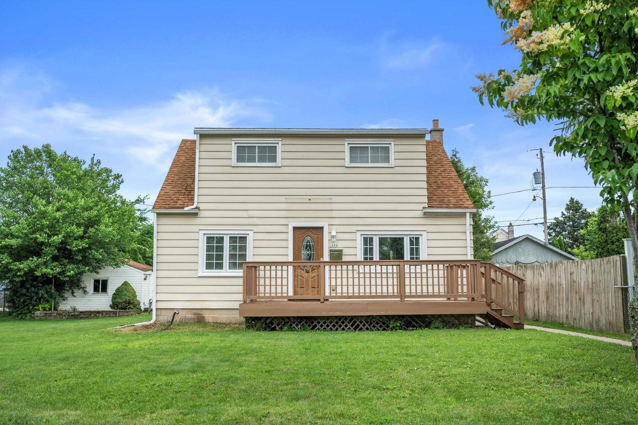 3684 S 33rd St, Greenfield, WI 53221