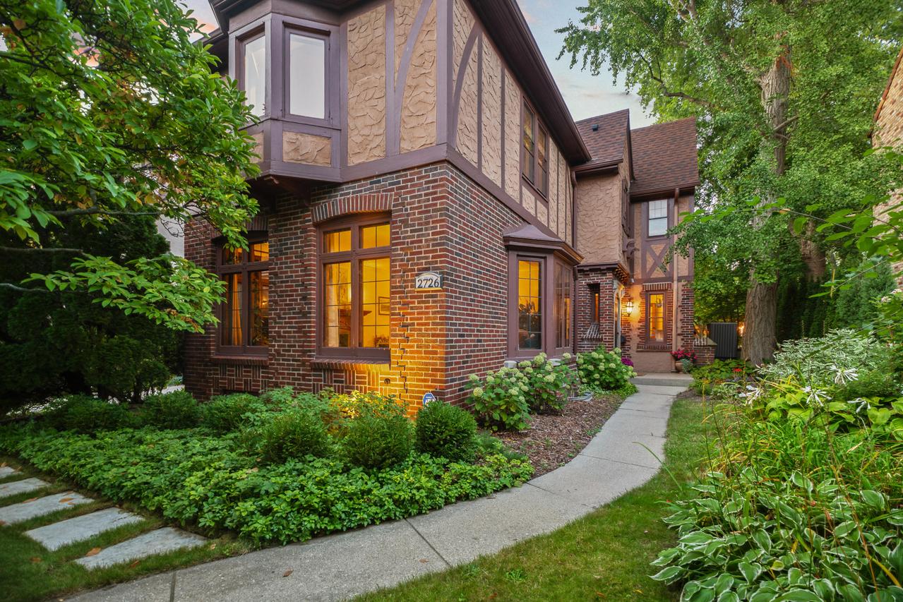 2726 E Shorewood Blvd, Shorewood, WI 53211