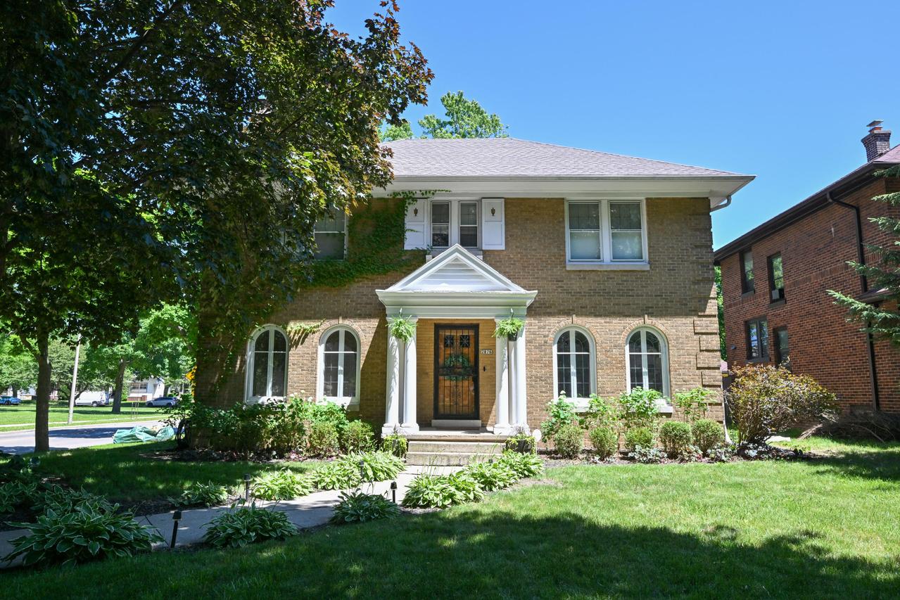 2876 N Grant Blvd, Milwaukee, WI 53210