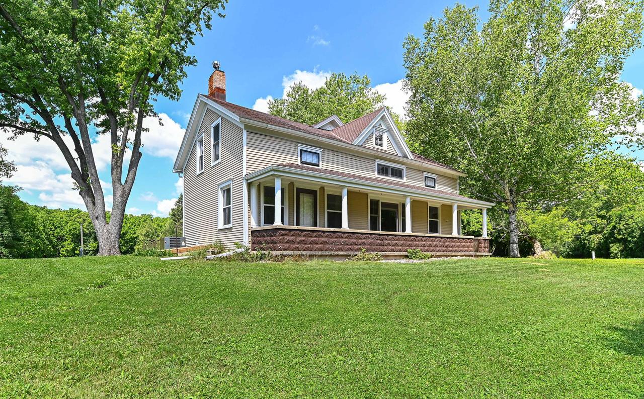 5824 Marsh Rd, Waterford, WI 53185