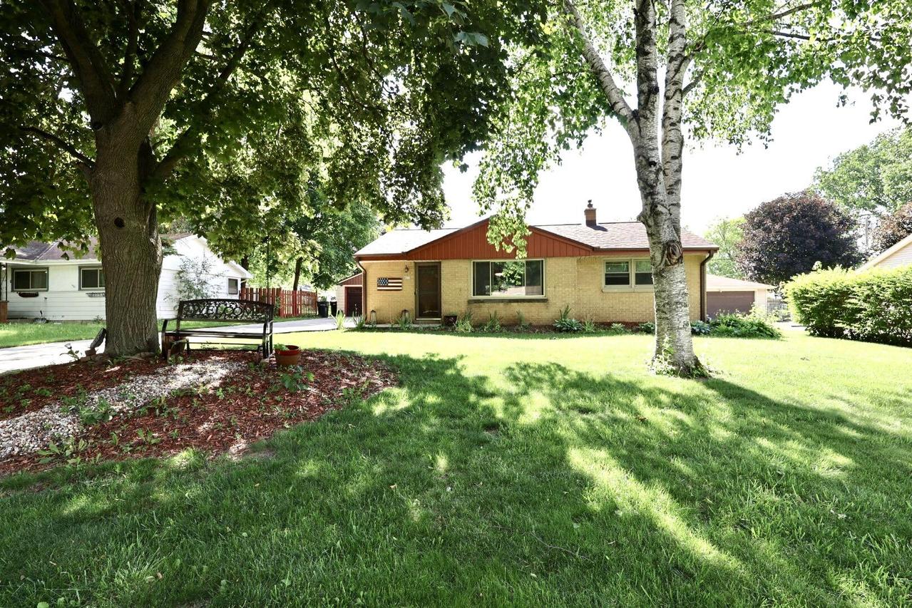8675 N 51st St, Brown Deer, WI 53223