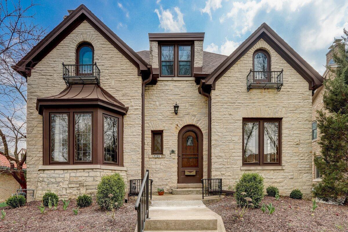 7023 Grand Pkwy, Wauwatosa, WI 53213