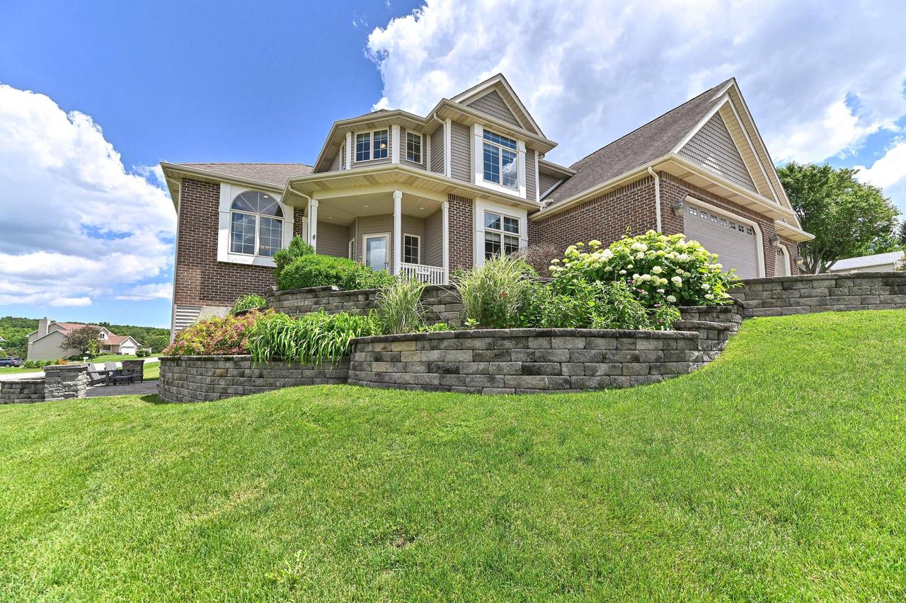1299 Pheasant Ct, Lake Geneva, WI 53147