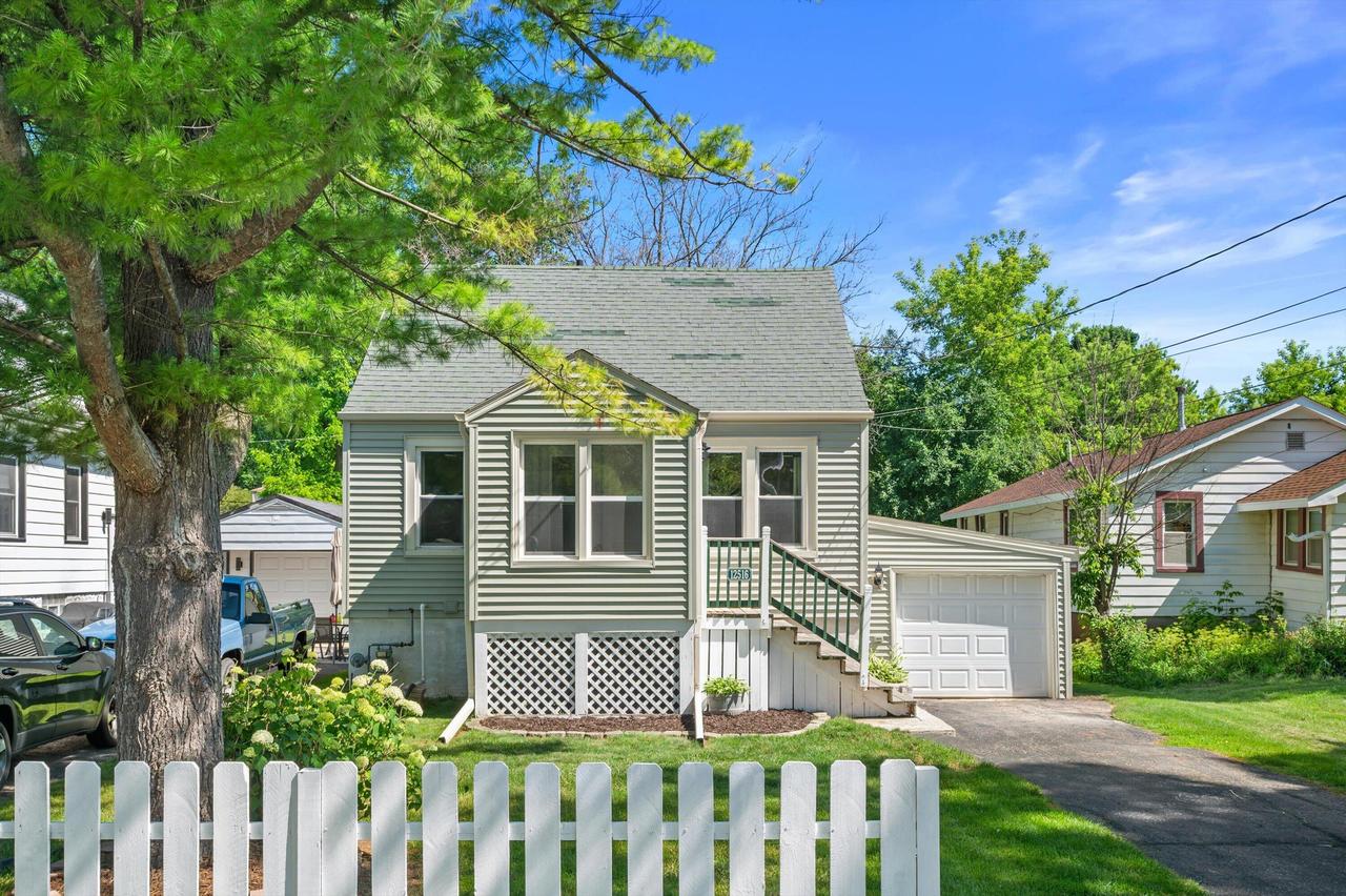 12516 W Meadow Ln, New Berlin, WI 53151